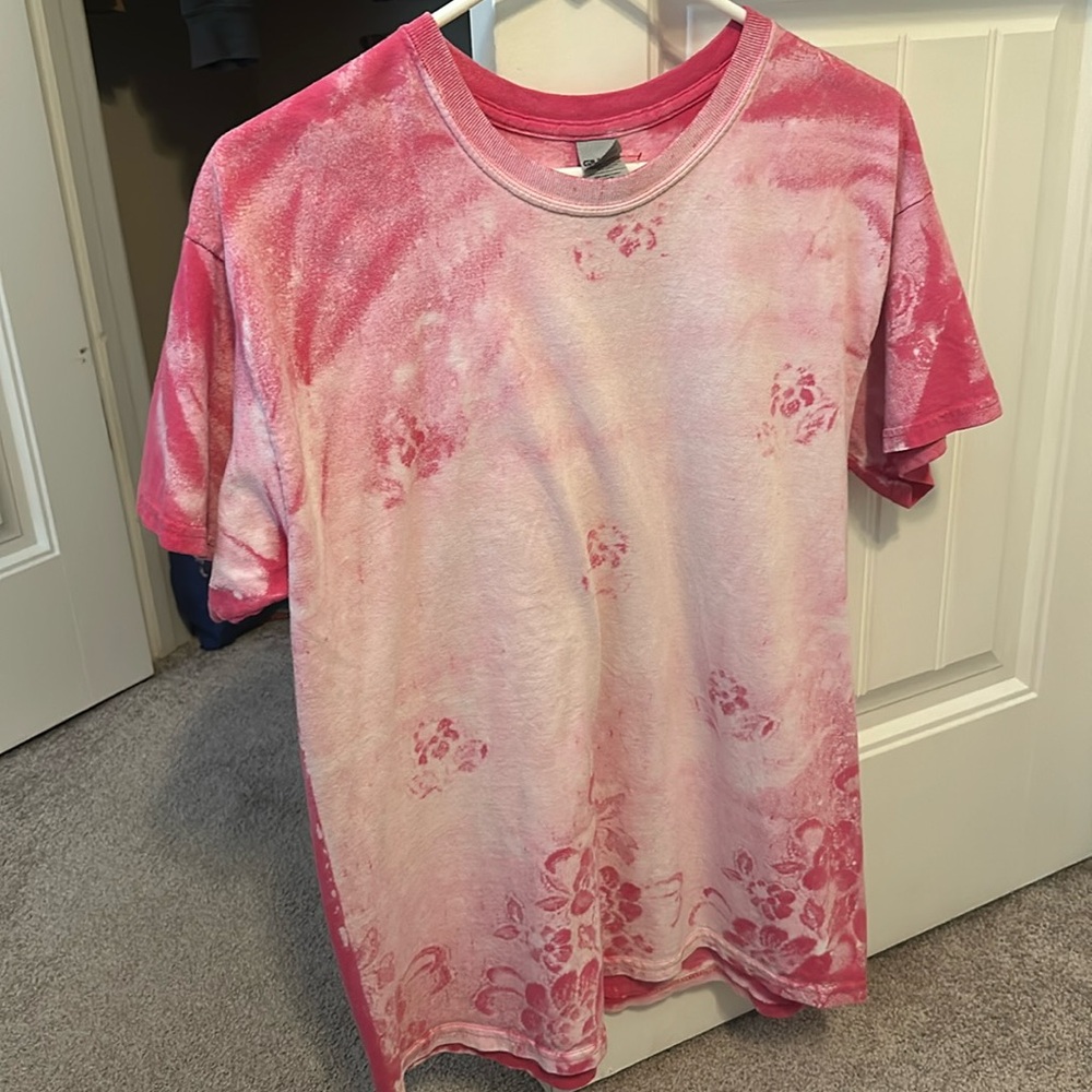 pink tie-dye T-shirt
